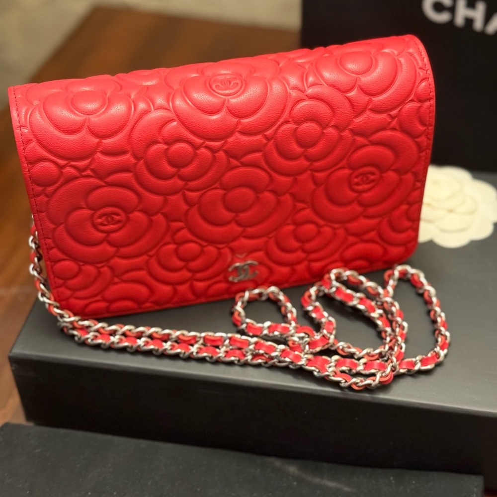 CHANEL Camellia Wallet on Chain A82336 Agneau/MB/Rouge